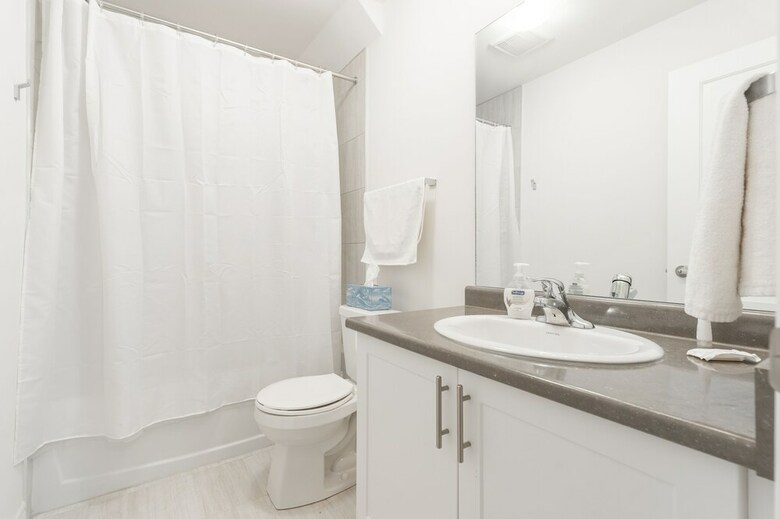 Elegant Brand New Town House