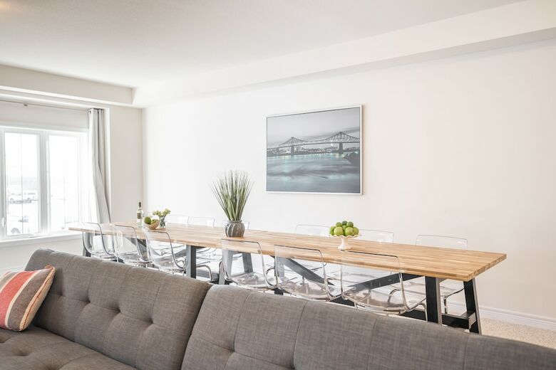 Elegant Brand New Town House