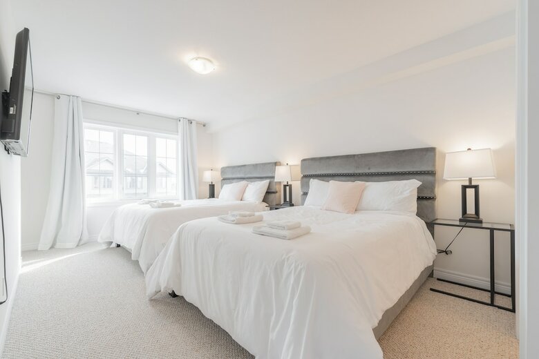 Extravagant Brand New Town House
