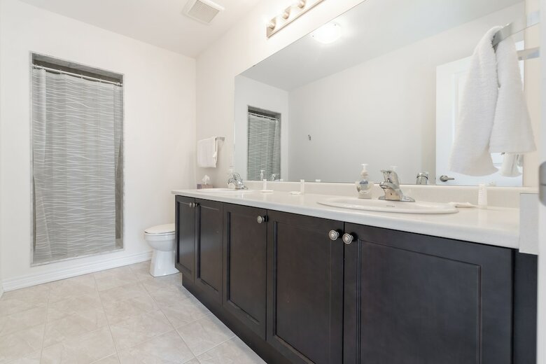 Luxurious Four Bedroom Townhouse