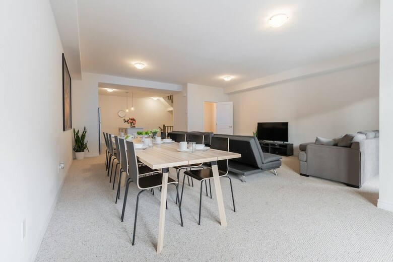 Gorgeous Brand New Spacious Town House