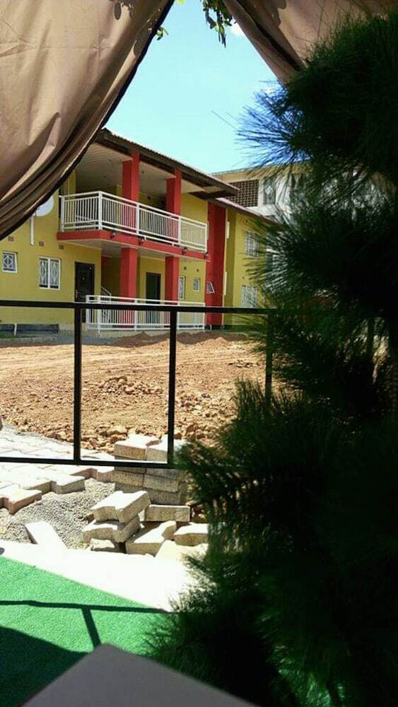 Hotel Kutwingi Lodge