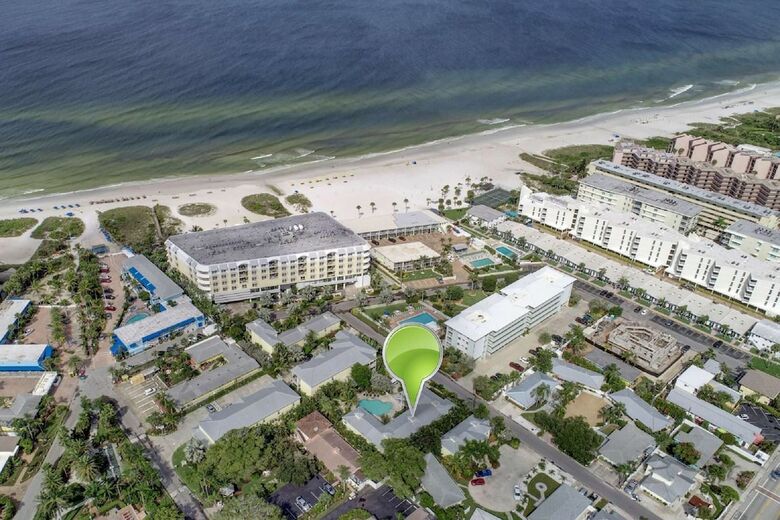 Beach Club At Siesta Key Poolside D