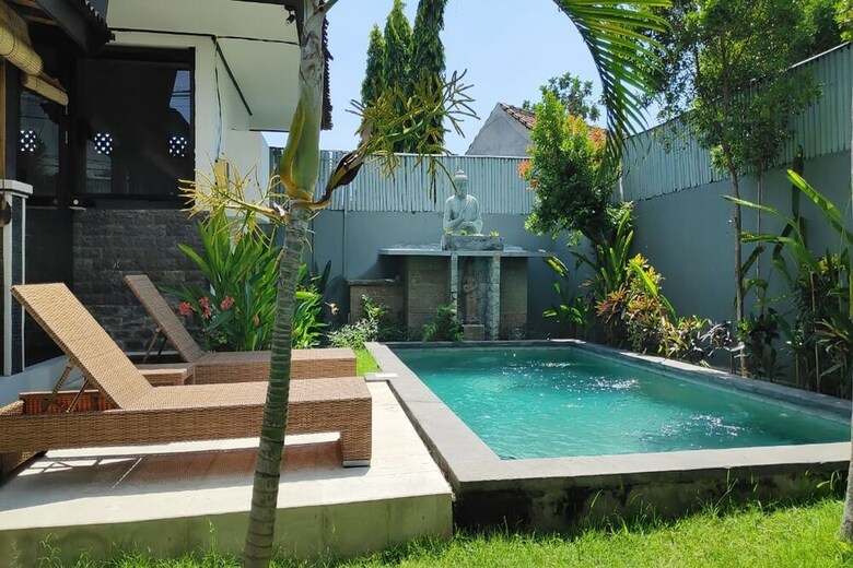 Hostal Oyo 2542 Villa Iluka 2