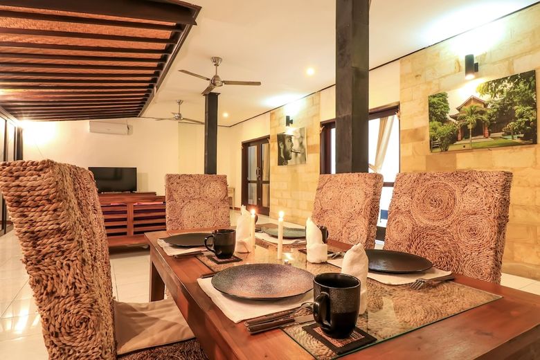 Hostal Oyo 2542 Villa Iluka 2