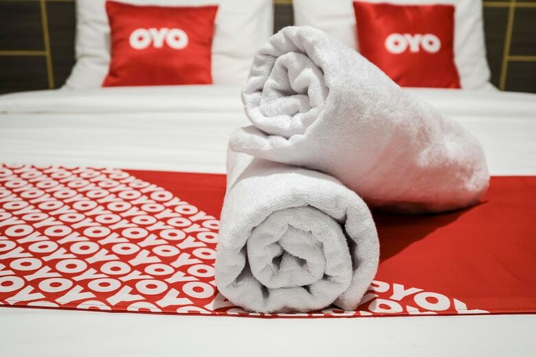 Hostal Oyo 2587 Enfaza Guesthouse