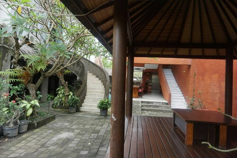 Hostal Capital O 2533 Shita Bali Hotel