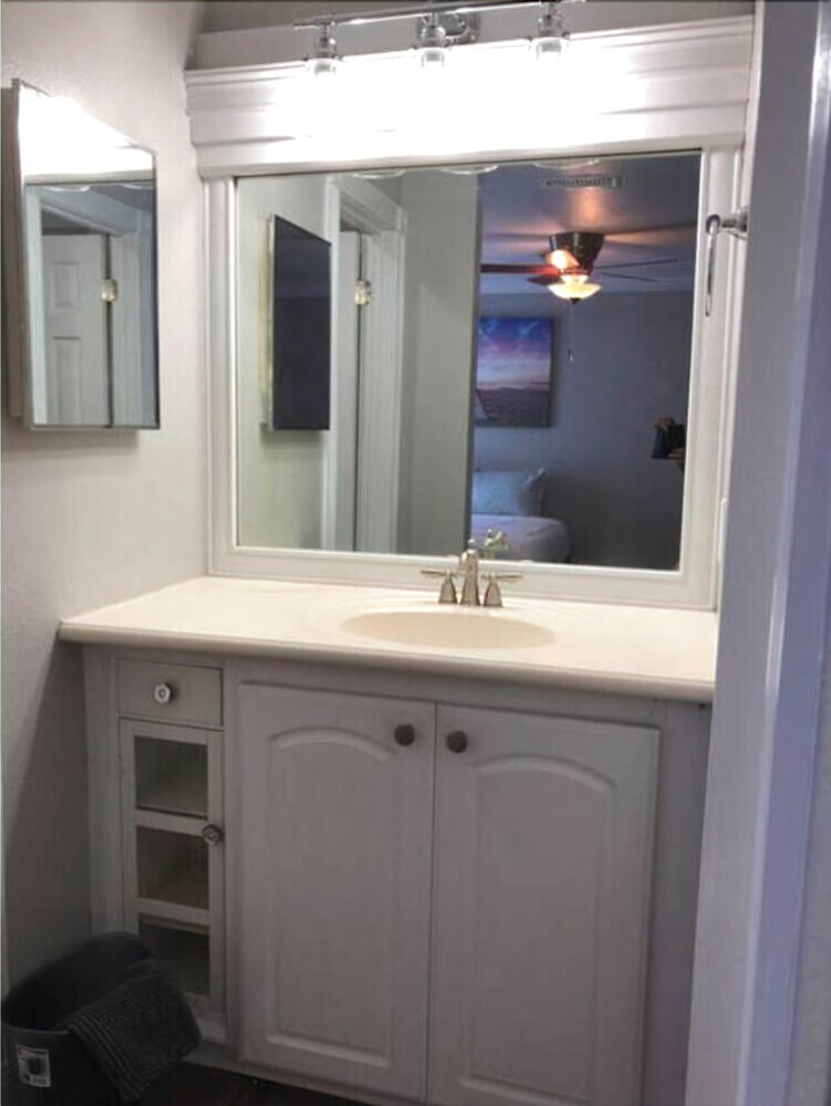 6151 Sandcrest � Next To Universal. Pool Sleep 9. Walk To Park