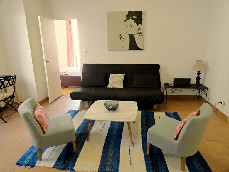Apartamento Lovely And Large 1 Bedroom With Balcony