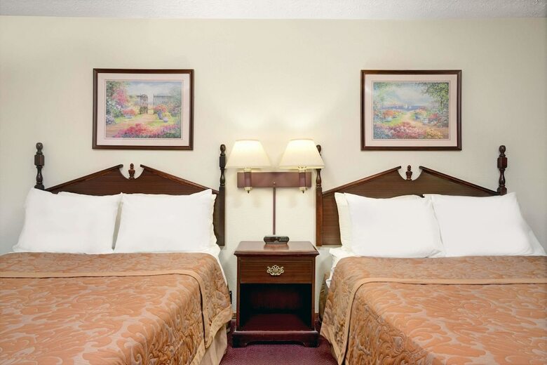 Hotel Super 8 By Wyndham Chaska