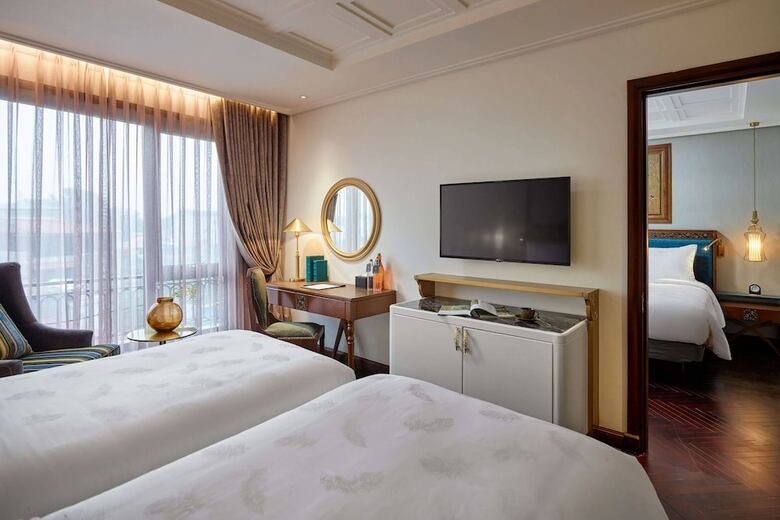 Peridot Grand Hotel & Spa By Aira