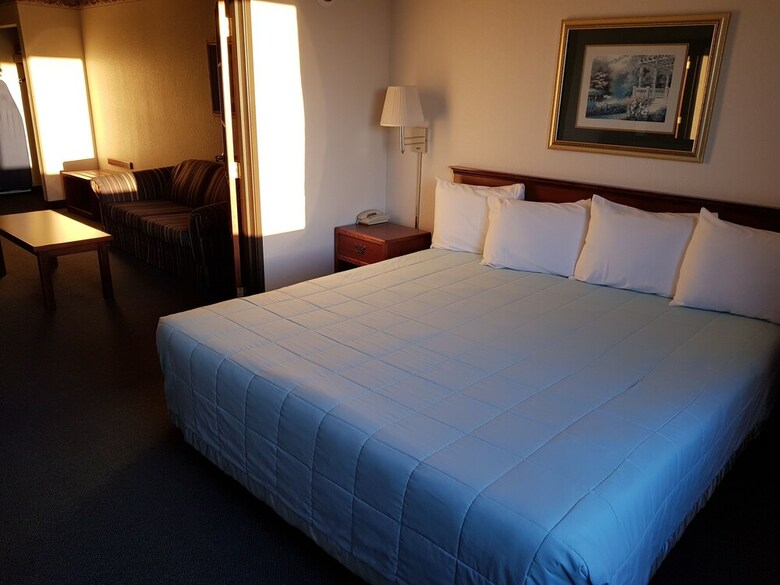 Hotel Asteria Inn & Suites