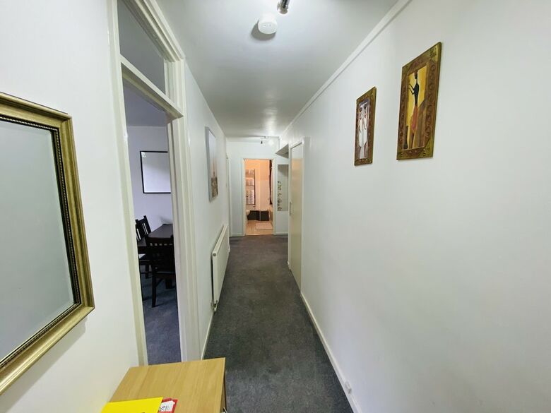 Nice 3-bed Apartment Close To Heathrow