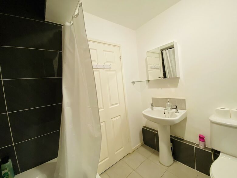 Nice 3-bed Apartment Close To Heathrow