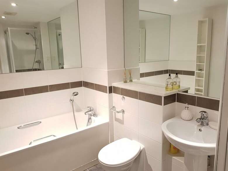 Apartamentos Point Pleasant � London 2 Bed Penthouse