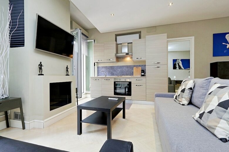 Spanish Steps Modern Apartment Balcony