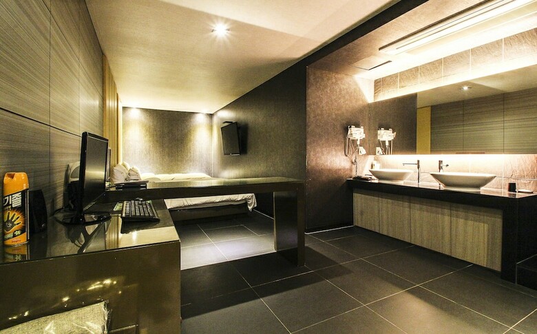 Yeoubi Hotel