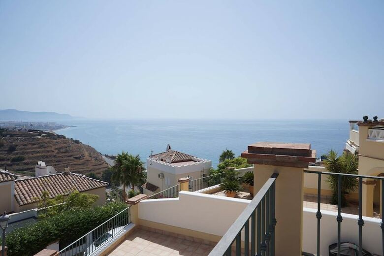 Apartamento La Alcazaba - 3 Bed Apt With Communal Pool