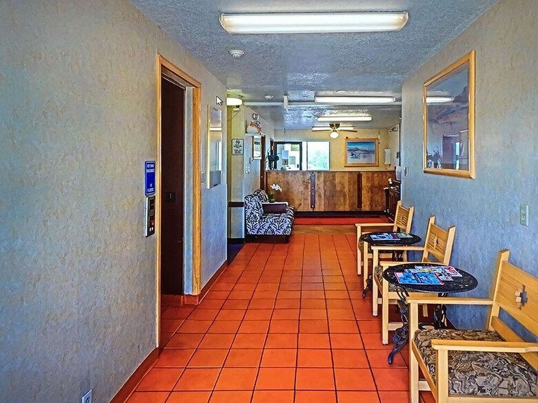 Hotel Ambassador Inn