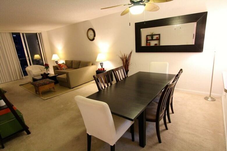 Large 1 Bedroom Bay View Apartment Or610