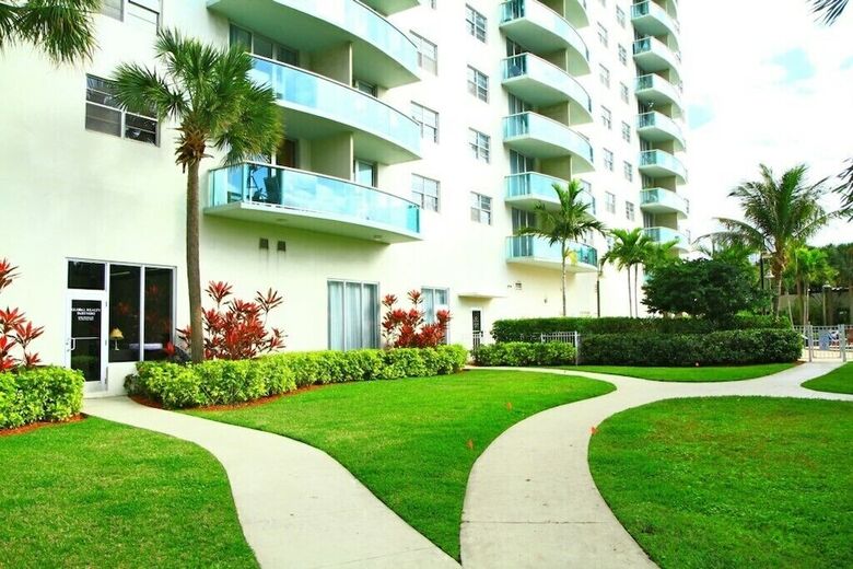 Premium 2 Bedroom + Den Apartment Or201