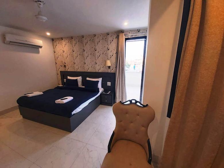 Hotel Corooms Sanvi Prime Unitech Cyber Park