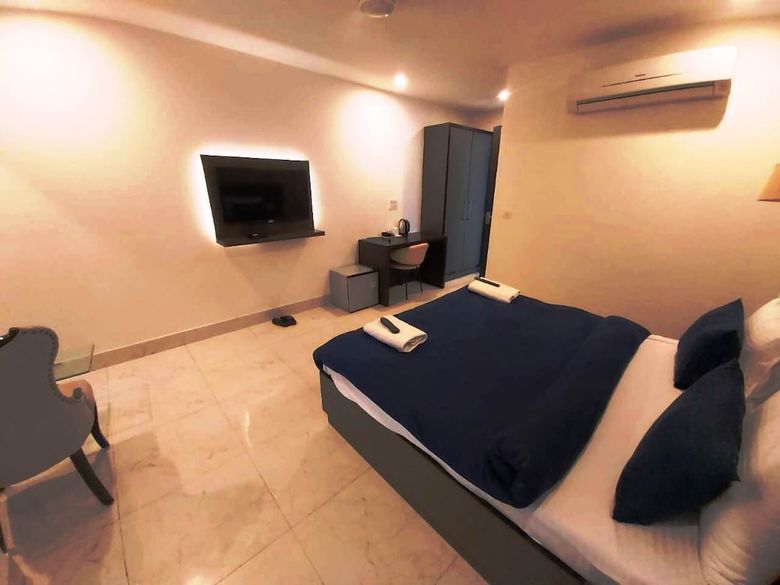 Hotel Corooms Sanvi Prime Unitech Cyber Park