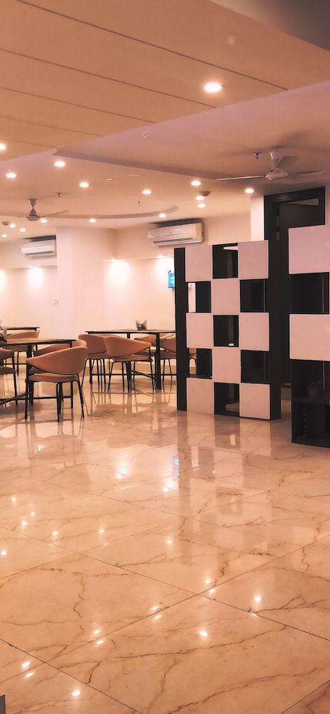 Hotel Corooms Sanvi Prime Unitech Cyber Park