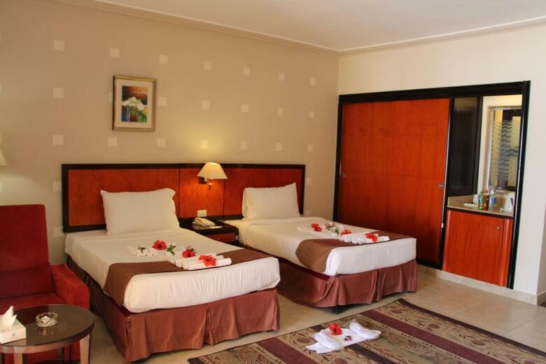 Hotel Rehana Royal Beach Resort & Spa