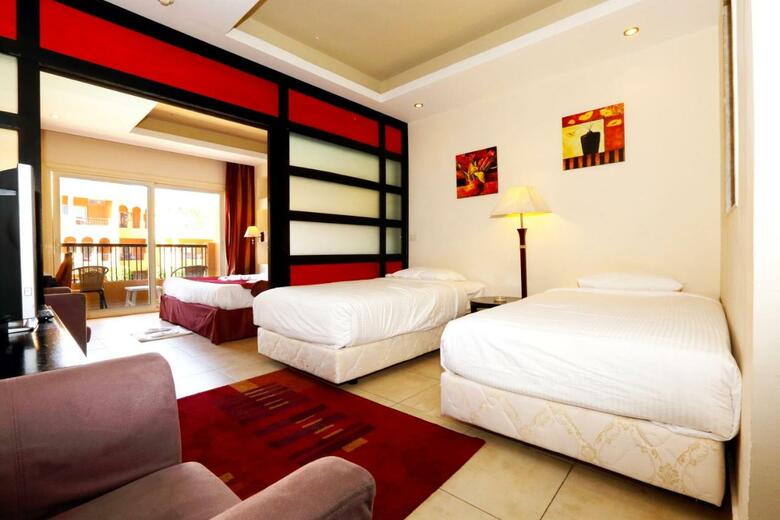 Hotel Rehana Royal Beach Resort & Spa