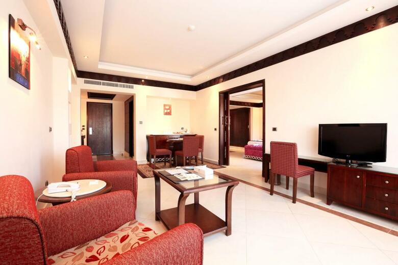 Hotel Rehana Royal Beach Resort & Spa