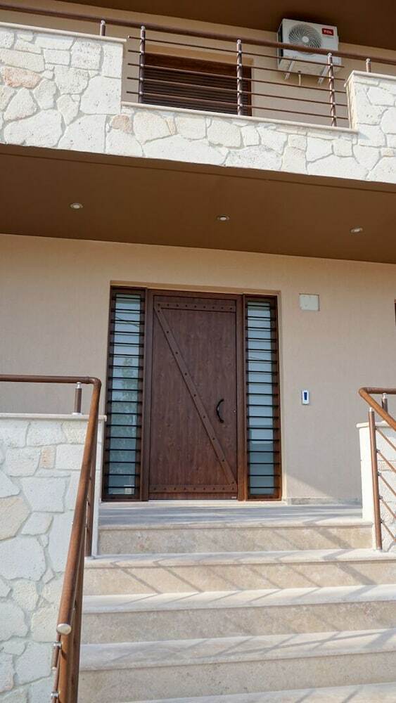 Sinodinos Deluxe Apartments