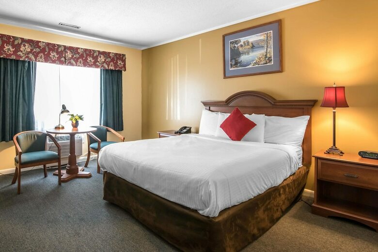 Motel Econo Lodge Inn & Suites