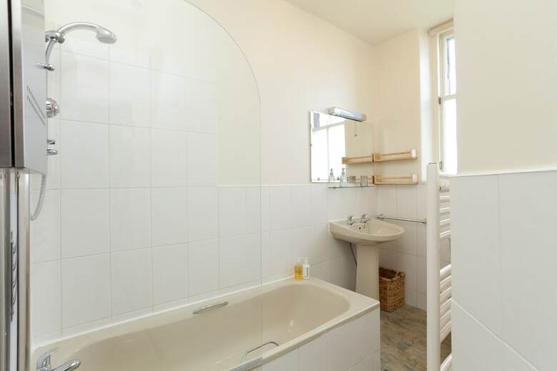 380 Mardale Crescent Apartment