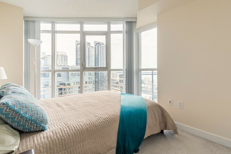Skytree - Lakeside Condos Near Cn Tower