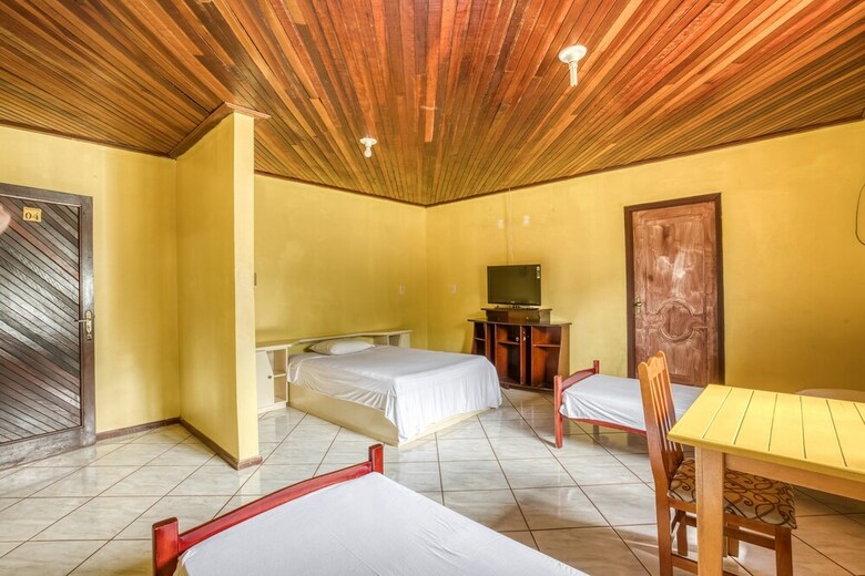 Oyo Hotel D'familia