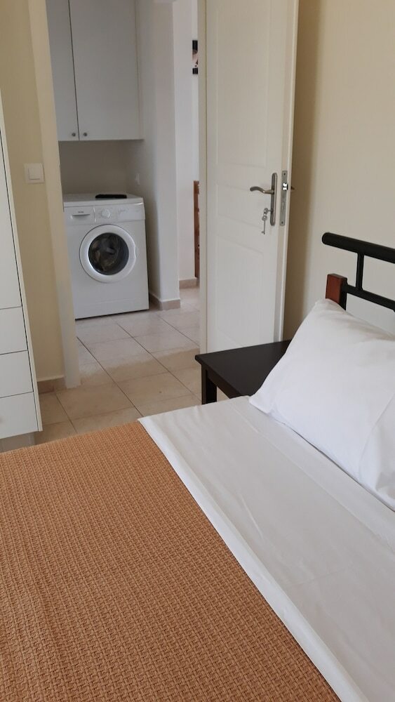 Iro's Sea View Apartments