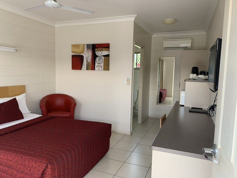 Collinsville Motel