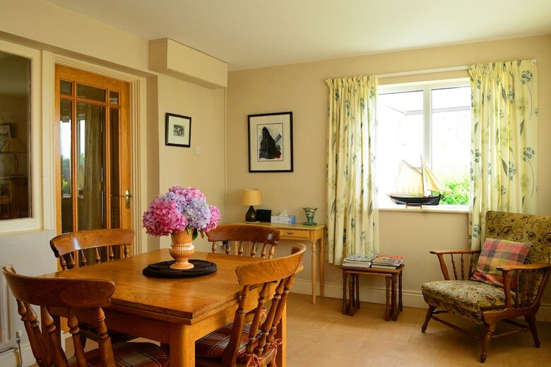Paddy Staffs Cottage