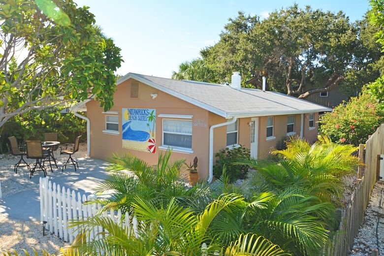 Apartamentos Indian Rocks Beach Suites