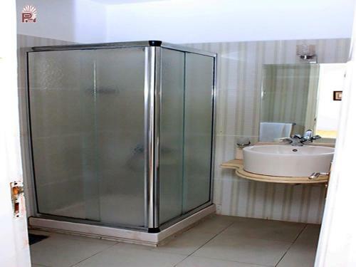 Pearl Hotel, Maadi