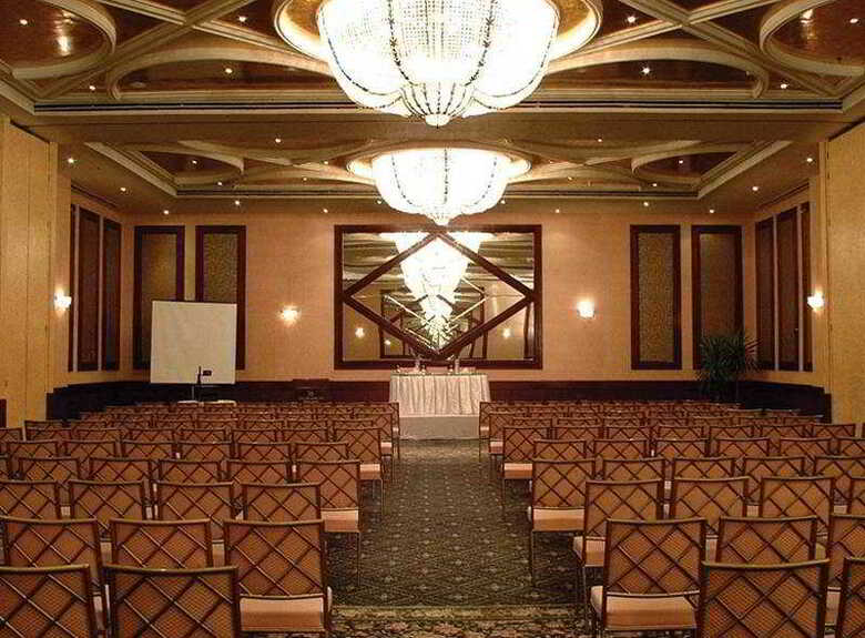 Amarante Pyramids Hotel (formerly Sheraton Royal Gardens)