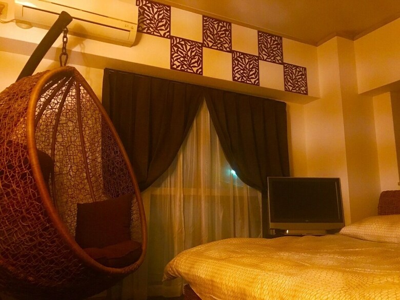 Local Hakozaki Apartment