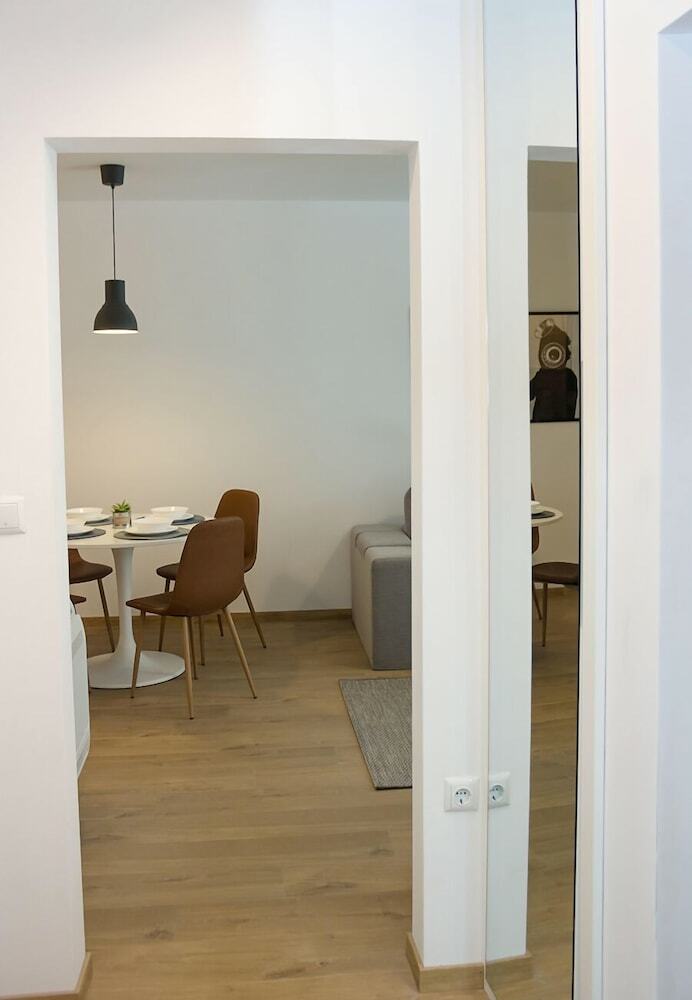 Fm Luxury 1-bdr Apartment - Stylish Retreat