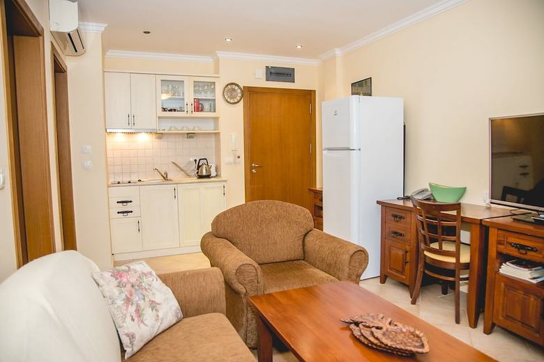 Fm Deluxe 1-bdr Apartment With Parking By Sozopol