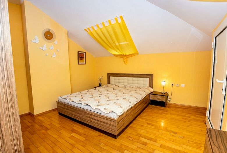 Apartamentos Fm Luxury 1-bdr Maisonette With Terrace
