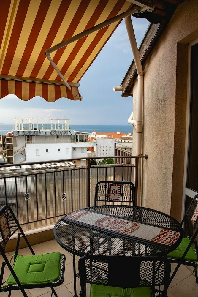 Fm Premium 1-bdr Apartment With Pool & Parking - Summer Days