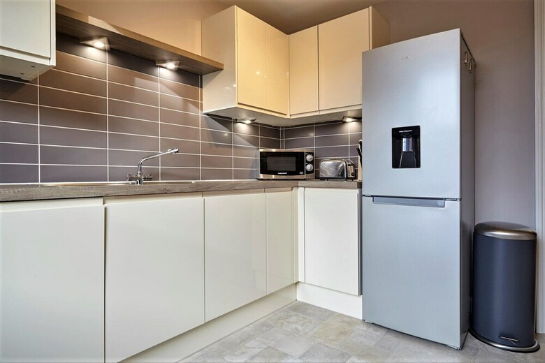 Meredith Way - Your Apartment