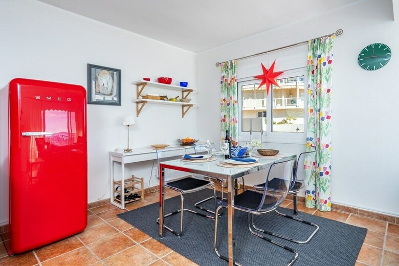 Lovely Beachfront Apartment With Sunny Balcony Ref 35
