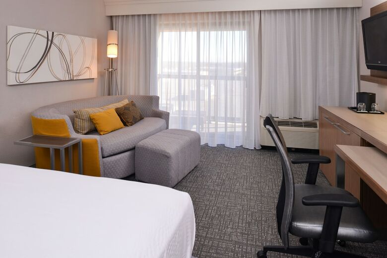 Hotel Courtyard By Marriott Milwaukee Brown Deer